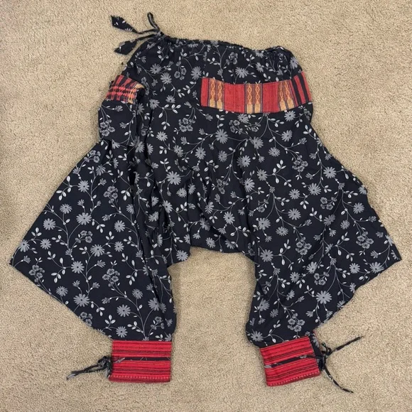 Harem Drop Crotch Thai Pants Black Floral Size Medium Gypsy Hippie Aladdin Hmong - Picture 11 of 11